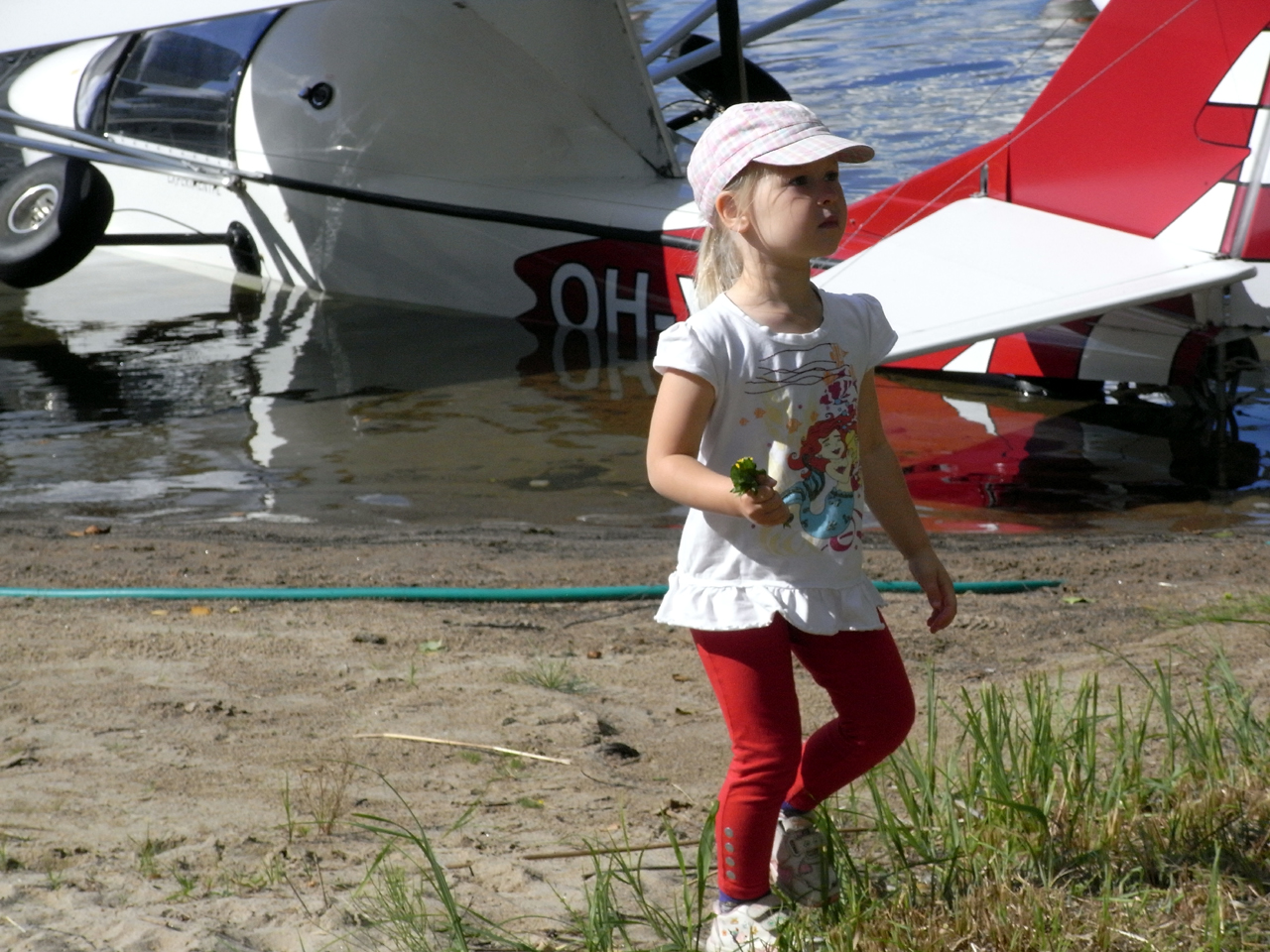 Minerva, the little seaplane girl