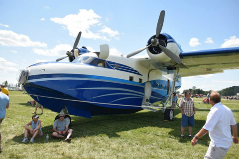 EAA Airventure Oshkosh: seaplanes on grass, on water - Seaplane