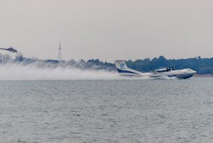 Chinese AG600, the world’s largest seaplane makes first water-based test flight