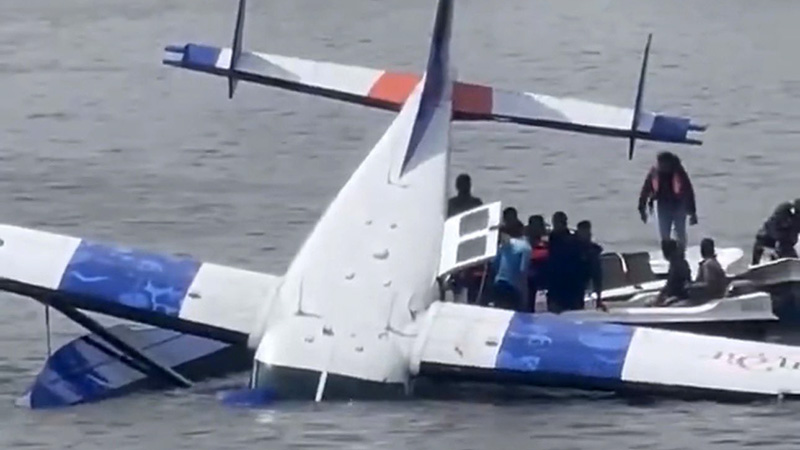 Cessna 208 seaplane lucky accident in Sri Lanka